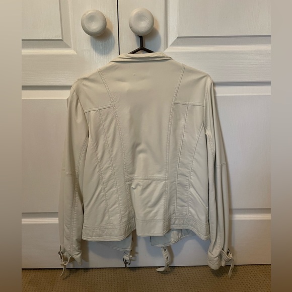 Women’s leather jacket - Picture 2 of 4